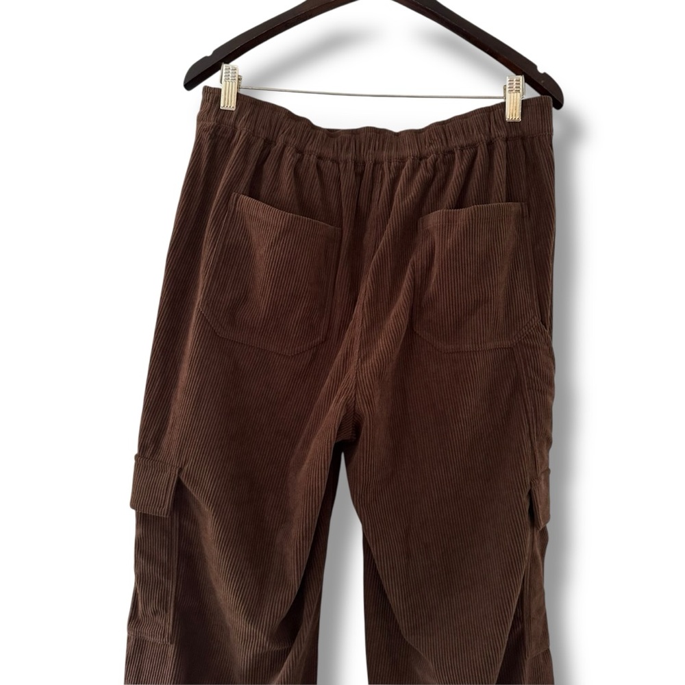 Wide-Leg Cargo Pants in Brown - Picture 8 of 10